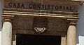 Escudo de la Ciudad de Utiel en la fachada del Ayuntamiento