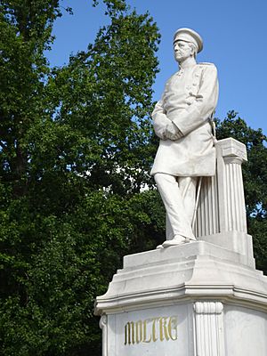 Archivo:Estatua de Helmut von Moltke el Viejo