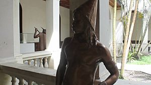 Archivo:Estatua de Iquito en Museo Amazónico de Iquitos