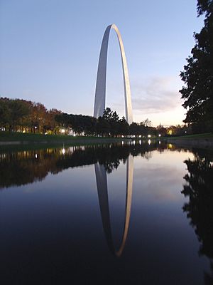 Archivo:Gateway Arch edit1