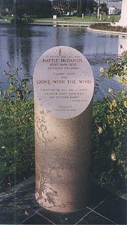 Archivo:Hattie McDaniel cenotaph