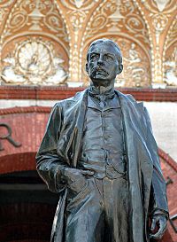 Archivo:Henry flagler statue