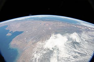 Archivo:ISS-58 Argentina, Chile and the Andes mountains