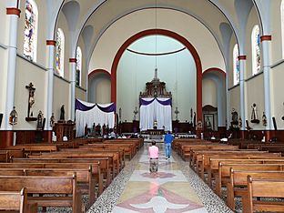 Archivo:Iglesia de Nuestra Señora del Rosario, Aranzazu - interior
