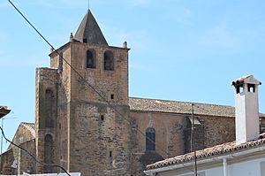 Archivo:Iglesia de Santiago Apóstol (Garciaz) 05