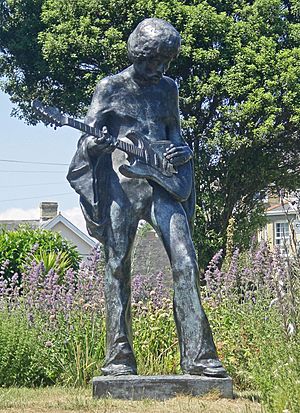 Archivo:Jimi Hendrix statue outside Dimbola Lodge