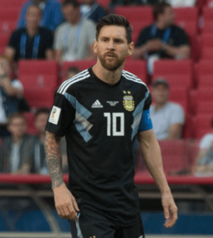 Archivo:Lionel Messi 2018