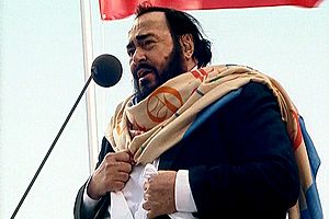 Archivo:Luciano Pavarotti in Saint Petersburg
