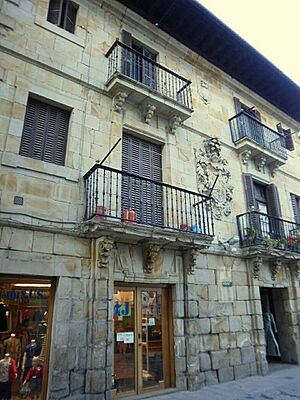 Archivo:Mondragon - Palacio de Okendo 1