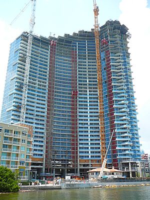 Archivo:Paramount Bay 20080510