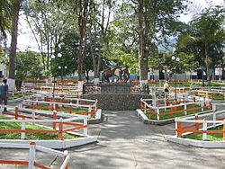 Archivo:Parque Principal del Municipio de Argelia-Antioquia
