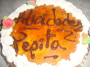 Archivo:Pastel de cumpleaños, España