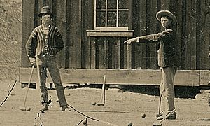 Archivo:Photo of Billy the Kid (left)