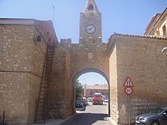 Puerta del reloj de Villabrágima--2