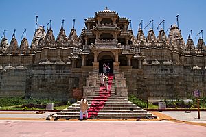 Archivo:Ranakpur-temple