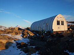 Archivo:Refugio Eduardo García Soto en el campo de hielo patagónico sur, Chile (5)