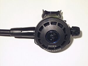Archivo:Scuba diving regulator (single)