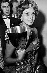 Archivo:Sophia Loren Coppa Volpi 1958