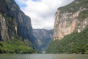 Archivo:Sumidero Canyon, Chiapas (2086608721)