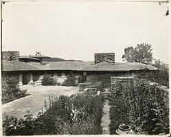 Archivo:Taliesin II Courtyard