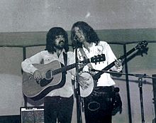 Archivo:The Byrds Clarence White and Rober McGuinn 1972