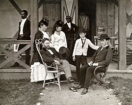 Archivo:Ulysses Grant and Family at Long Branch, NJ by Pach Brothers, NY, 1870