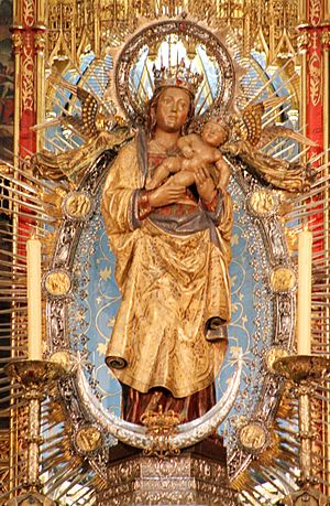 Archivo:Virgin de la Almudena - Catedral de la Almudena