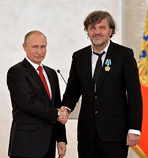 Archivo:Vladimir Putin and Emir Kusturica 2016