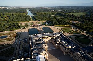 Archivo:Vue aérienne du domaine de Versailles le 20 août 2014 par ToucanWings - Creative Commons By Sa 3.0 - 04