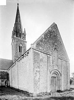 Église d'Asnières-en-Bessin Heuzé.jpg