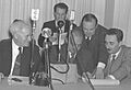 פרץ ברנשטיין חותם על מגילת עצמאות 1948 אוסף התצלומים הלאומי