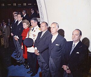 Archivo:1971. Marzo, 11. Ministros en el Mensaje Anual Presidencial