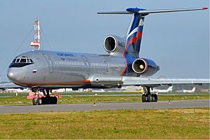 Archivo:Aeroflot Tupolev Tu-154M Beltyukov