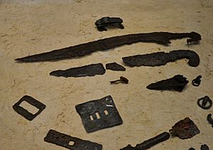 Archivo:Ajuar de la tumba 155 de la Necrópolis del Santuario de Baza - M.A.N. 03