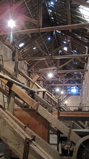 Archivo:Apuntalamiento Fabrica Grupo Mirat Salamanca