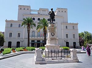 Archivo:Badajoz - Plaza de Minayo, Monumento a José Moreno Nieto 1