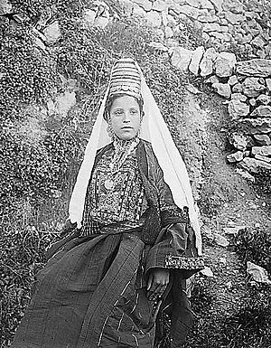 Archivo:Bethlehem woman edited