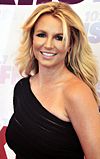 Archivo:Britney Spears 2013 (Straighten Crop)