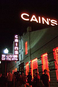 Archivo:Cains Ballroom Tulsa Night