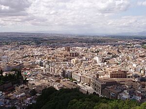 Archivo:Cathedral in Granada from Alhambra - panoramio