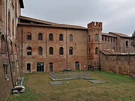 Archivo:Cortile interno del Castello Sforzesco - Vigevano