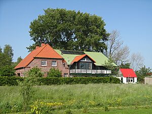 Archivo:Epenwöhrden schwangeres haus