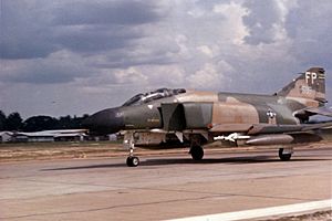 Archivo:F-4C 497th TFS at Ubon c1967