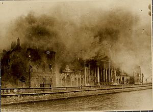 Archivo:Four Courts Conflagration
