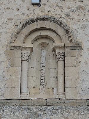 Archivo:Fuente el Olmo de Fuentidueña - Iglesia de San Pedro (Ventana)