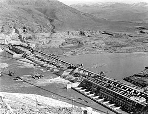 Archivo:Grand Coulee Dam construction