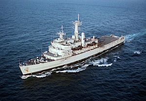 Archivo:HMS Fearless (L10) off North Carolina 1996