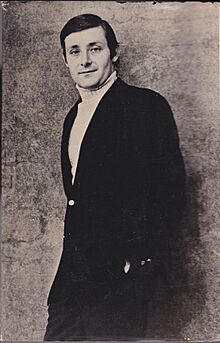 Jaws (1974) back cover featuring a portrait photograph of Peter Benchley by Alex Gotfryd, first edition.jpg