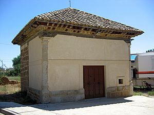Archivo:Osorno la Mayor Hermitage of La Piedad 001