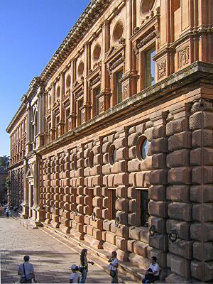 Archivo:Palacio Carlos V south